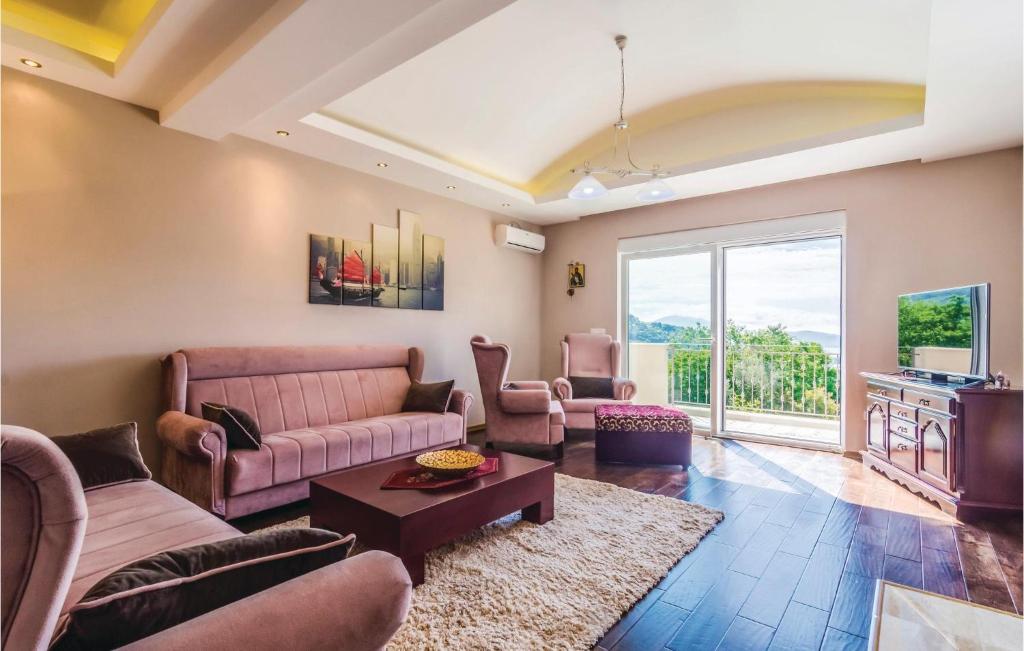 Cozy Home In Igalo With Wifi photo 3