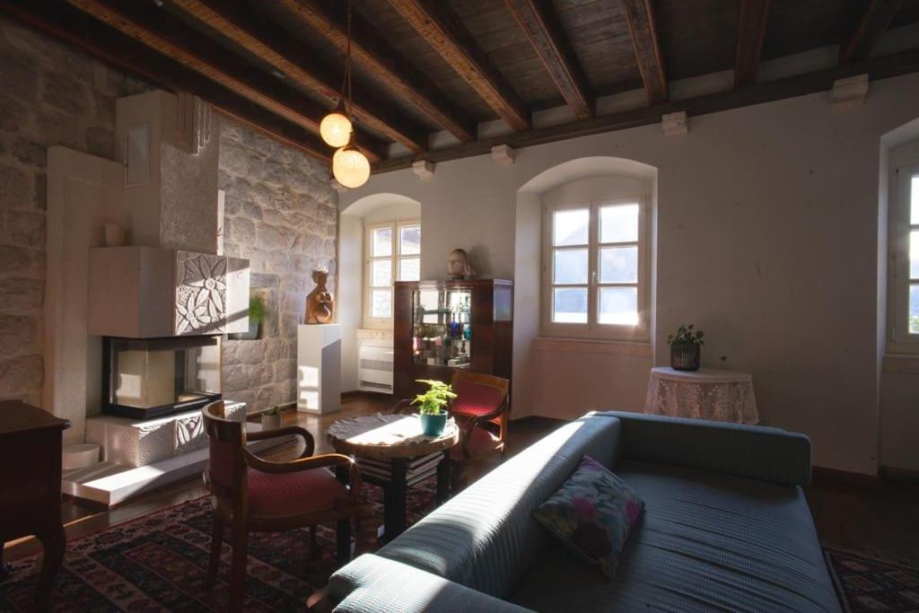 Olea Apartments in a Historic 17th Century Palace Perast photo 2