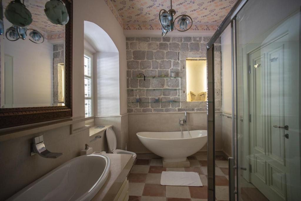Olea Apartments in a Historic 17th Century Palace Perast photo 3