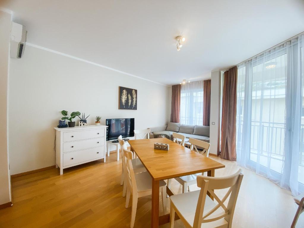 Sunny apartment — photo 1