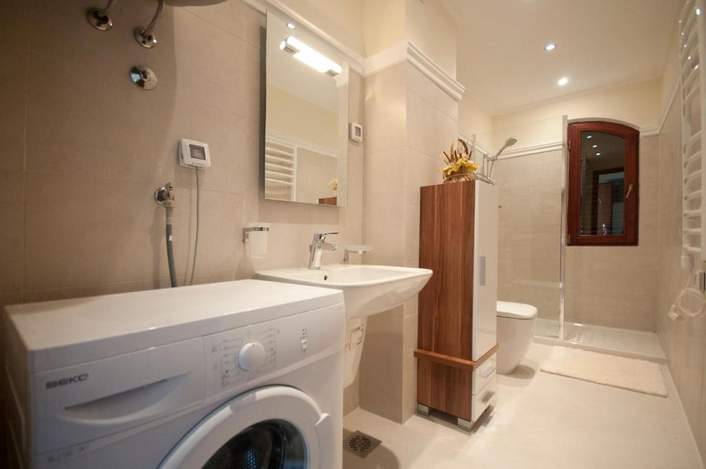 St.George Apartments photo 3