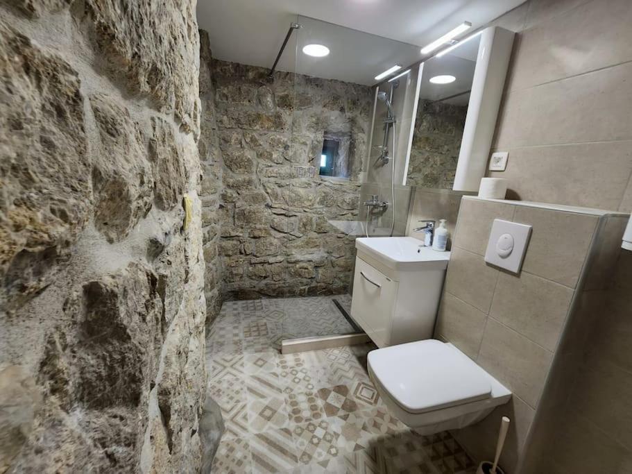 Boka Fig Village Rustic luxury with a view & pool photo 3