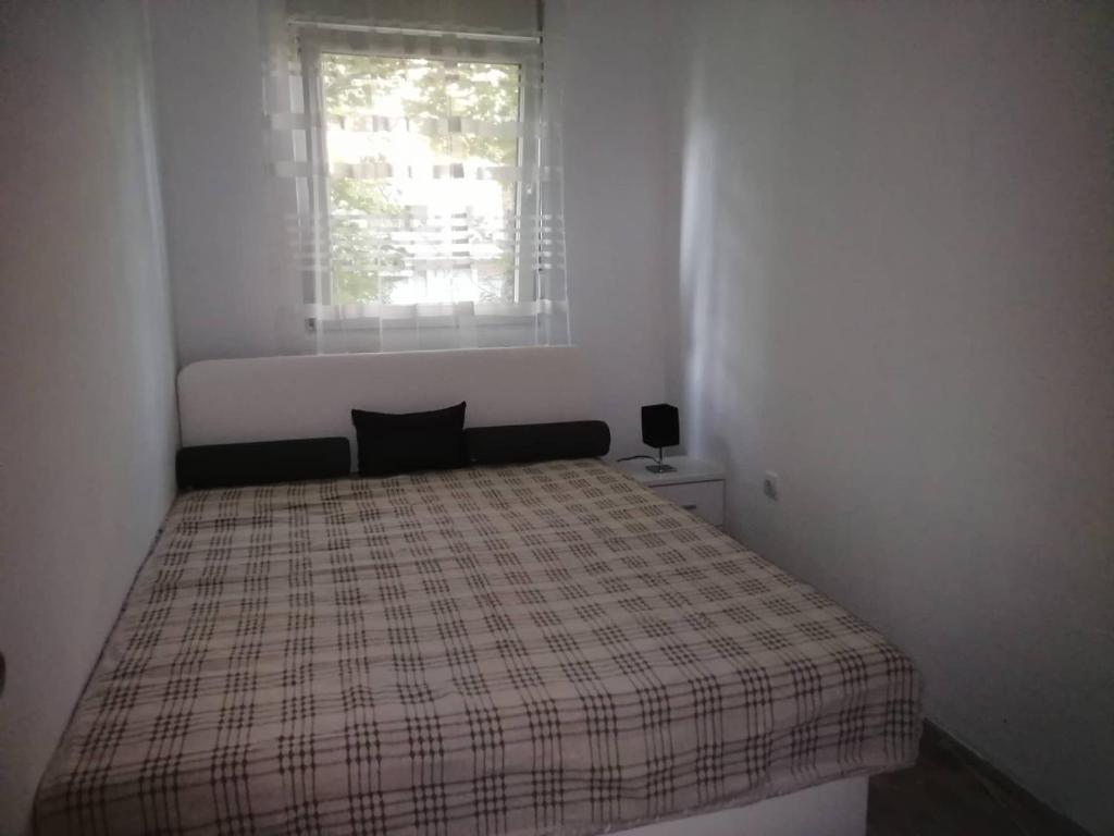 Yellow apartment photo 2