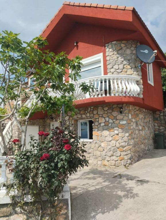 WOODSTONE APARTMAN — photo 1