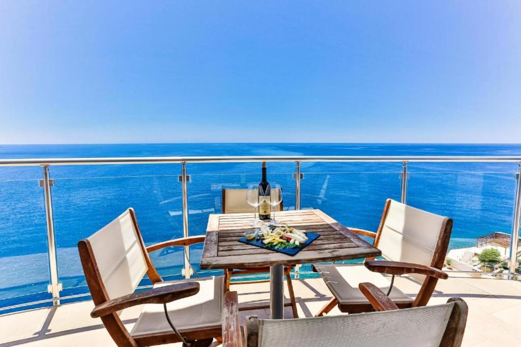 Modern apartment with sea view in Dobra Voda