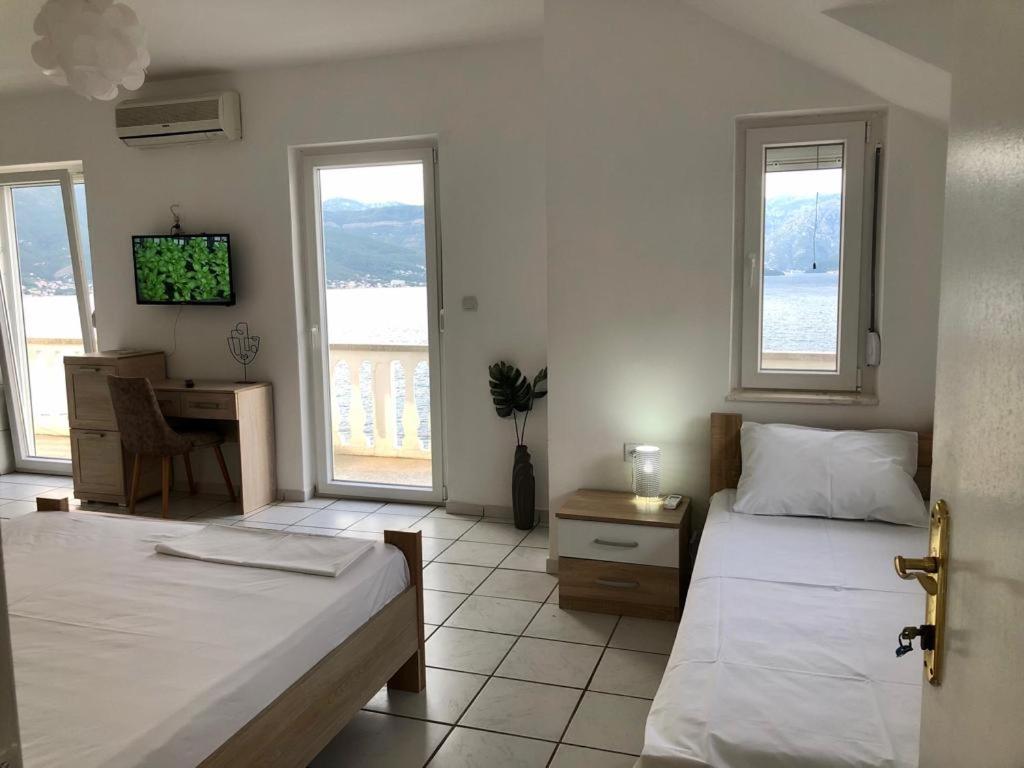 Big house with beautiful view and private jacuzzi photo 2