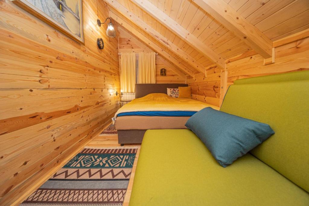 Rustic house photo 2