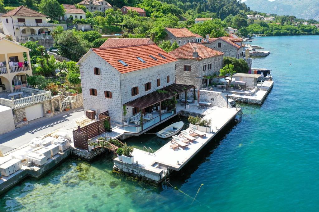 SEASIDE HOUSE KOTOR — photo 1