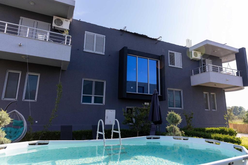 Sunshine Apartments photo 2