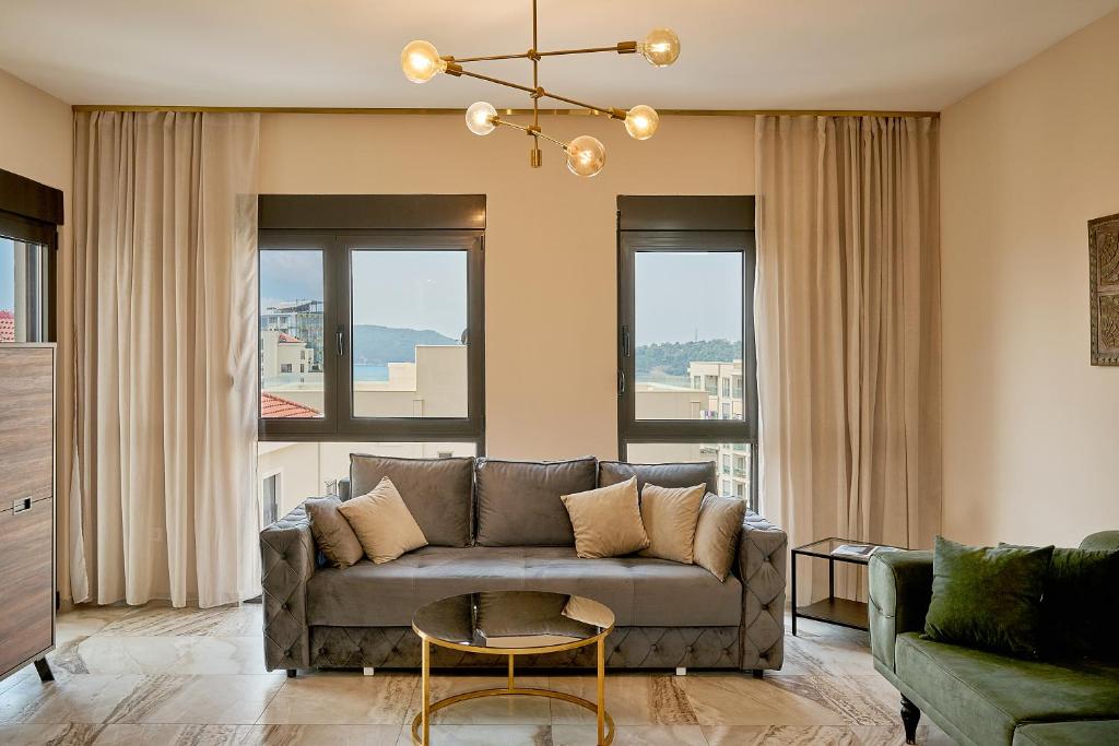 TERRA Modern Designer Apartment just 4 Minutes from the Beach photo 3