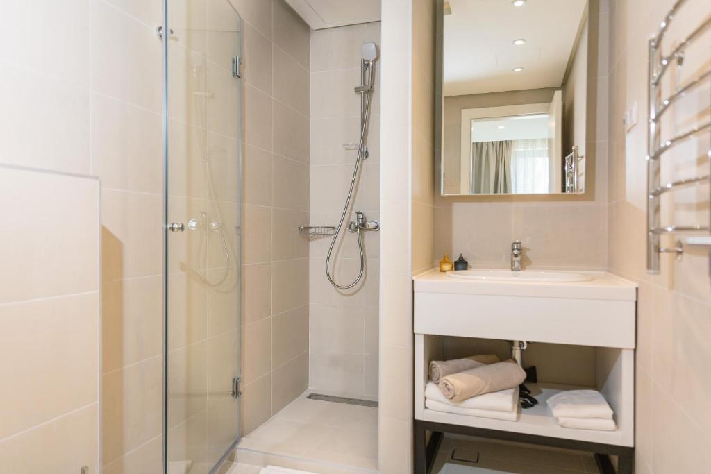 Sunraf Luxe Apartments photo 2