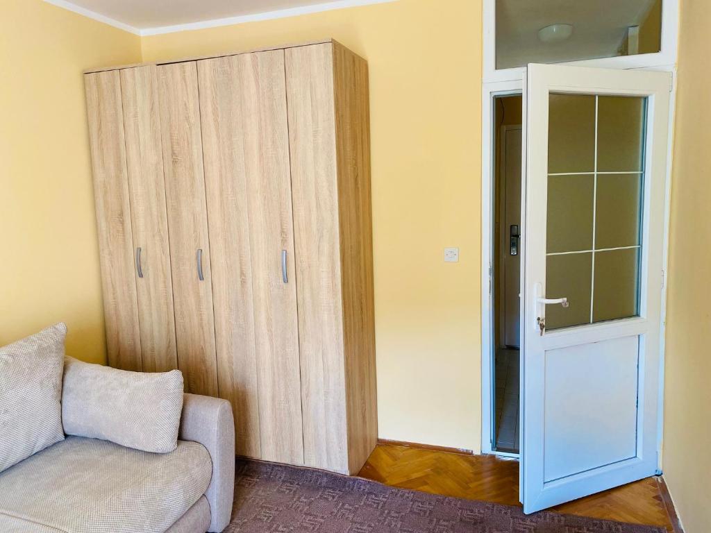 Sunny Parkside Apartment photo 2