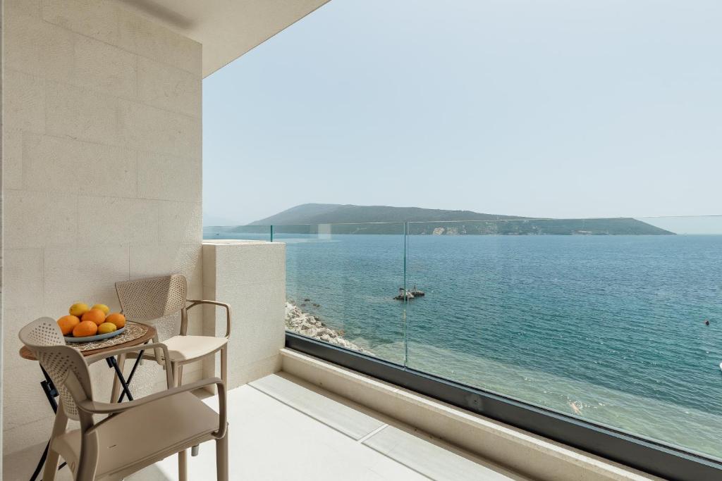 Savina Beachfront Oasis photo 3