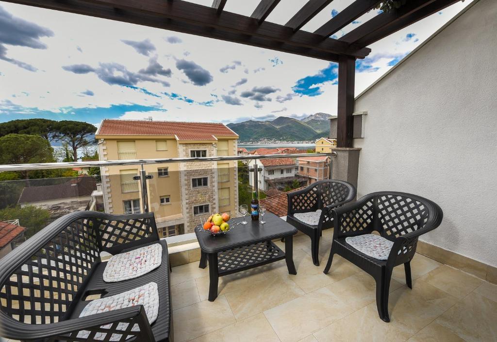 Sea Point II Apart hotel Tivat — photo 1