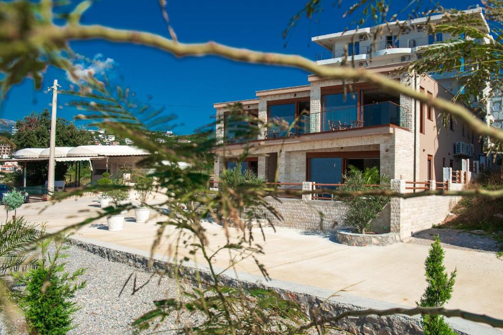 Sunset Bay Apartments photo 3