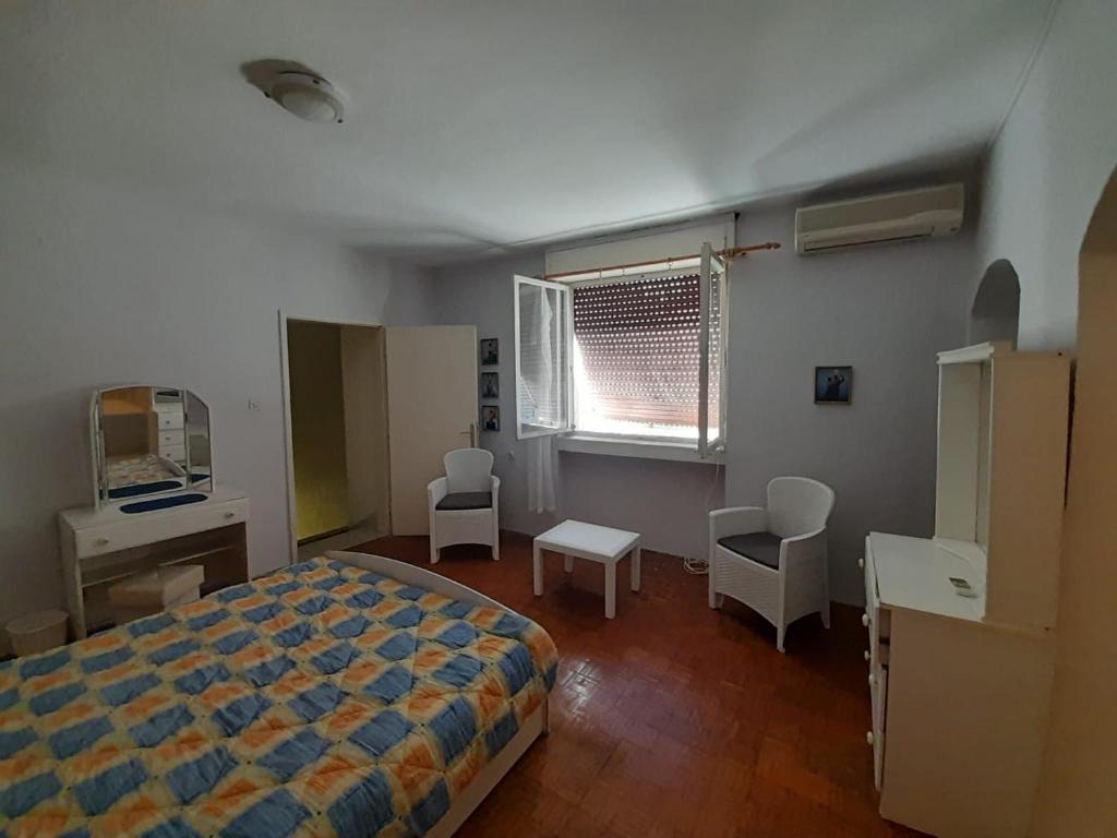 Beach edge 4-Bed House in Muo Kotor photo 2