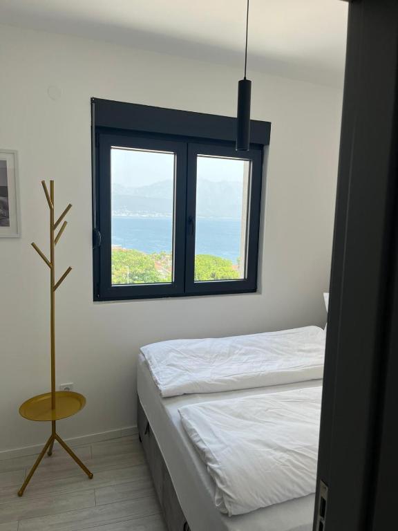 traumhaftes Apartment mit Meerblick in der Bucht von Kotor photo 2
