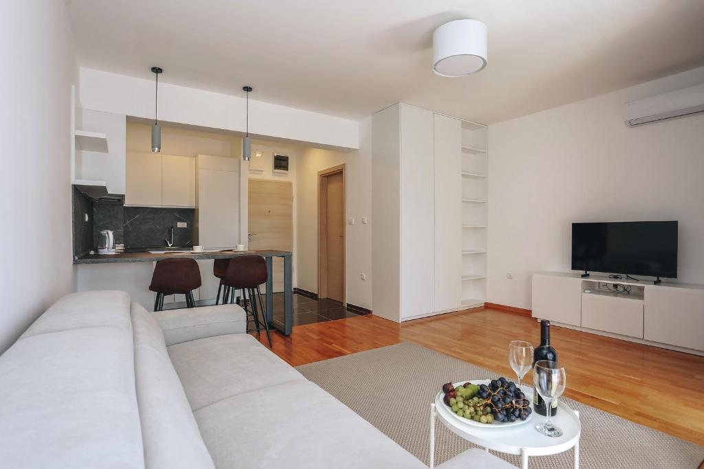 Status-M Apartments 102 — photo 1
