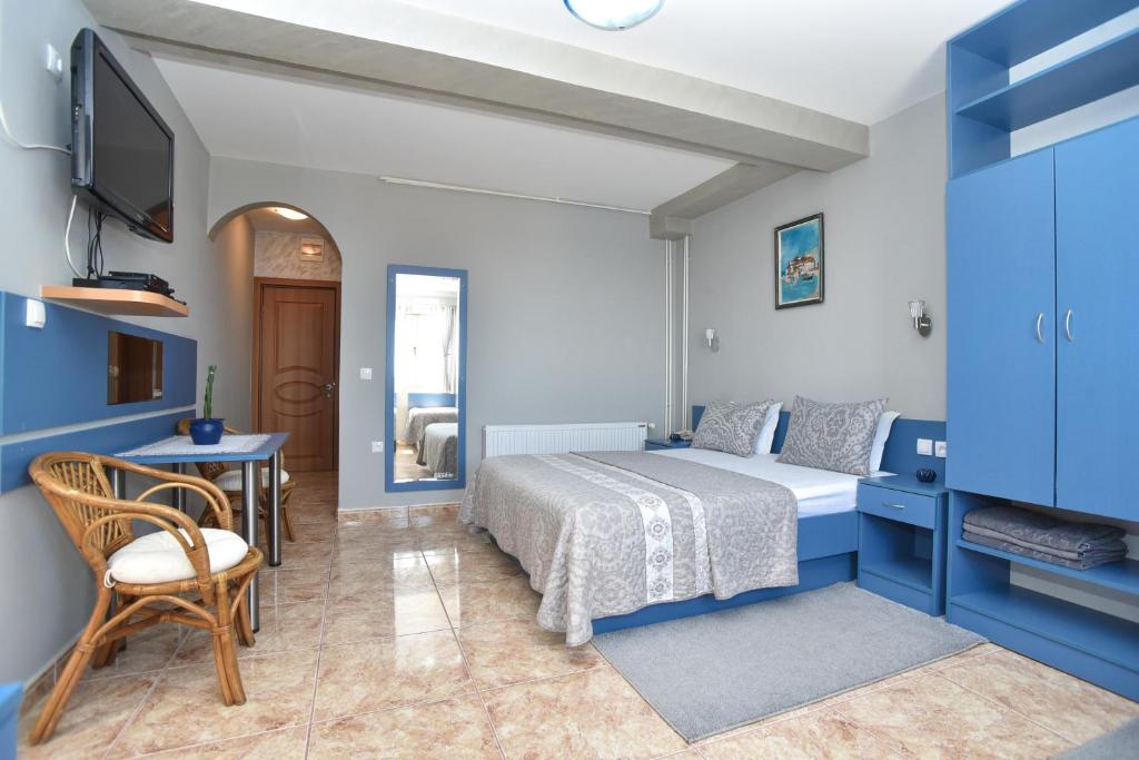 Apartments and Rooms Drago photo 2