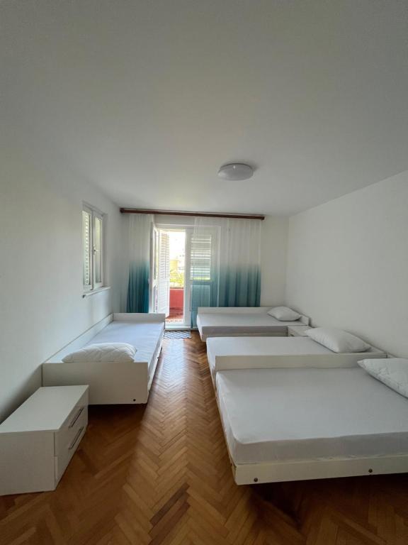 Sunny apartment photo 2