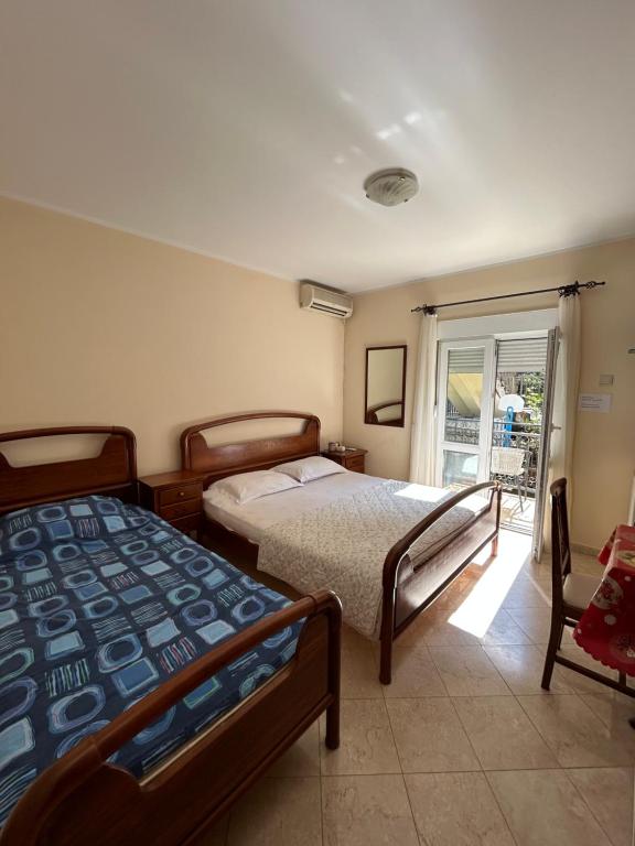 ROOM Jovan photo 2