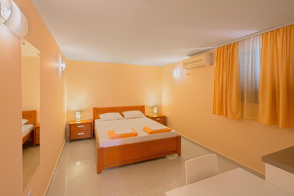 Apartments Mika photo 2