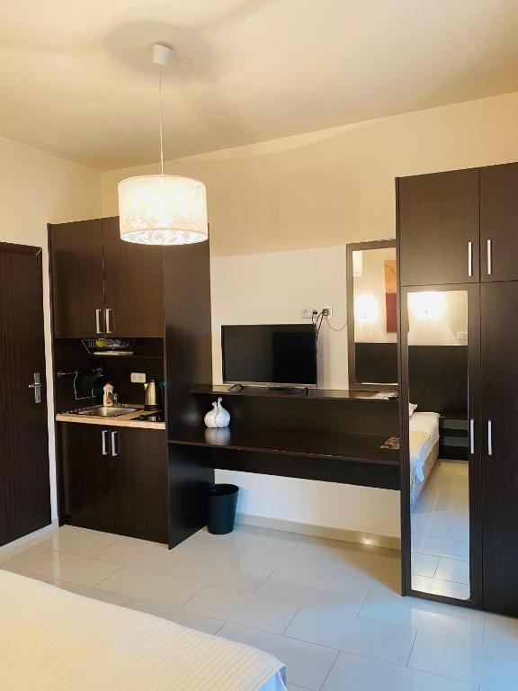 Solar Apartments photo 3