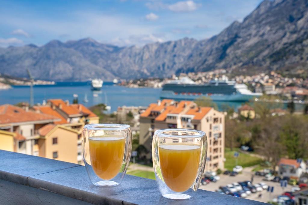 The view of Kotor - Sea & Old town view — photo 1