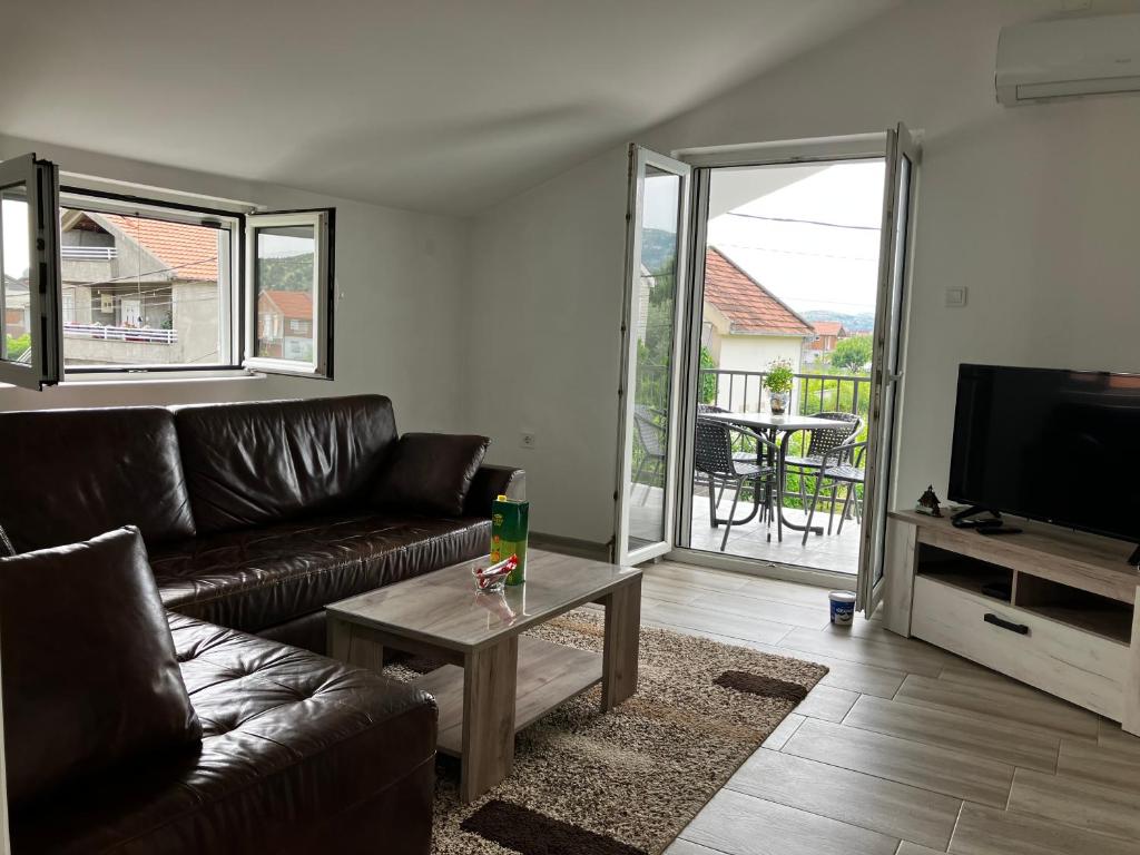 Peaceful 2BR Apt with Ultra-Fast WiFi — photo 1
