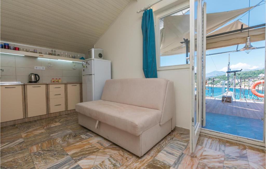 Beautiful Apartment In Utjeha photo 3