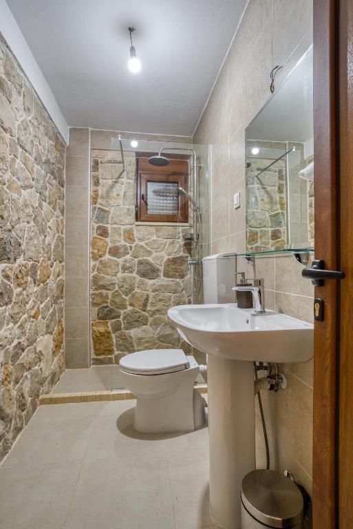 Stonehouse in Olives photo 3