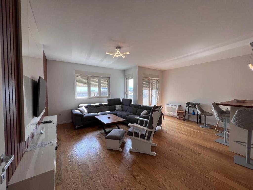 White Homes 37 • Central Point photo 2