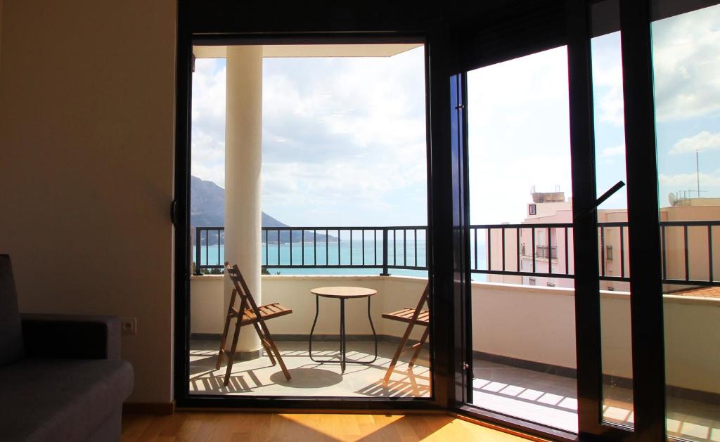Sea view apartment in Becici photo 3