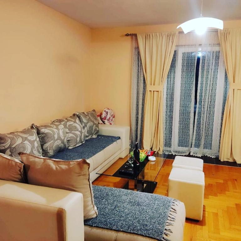 Topla porodicna kuca photo 2