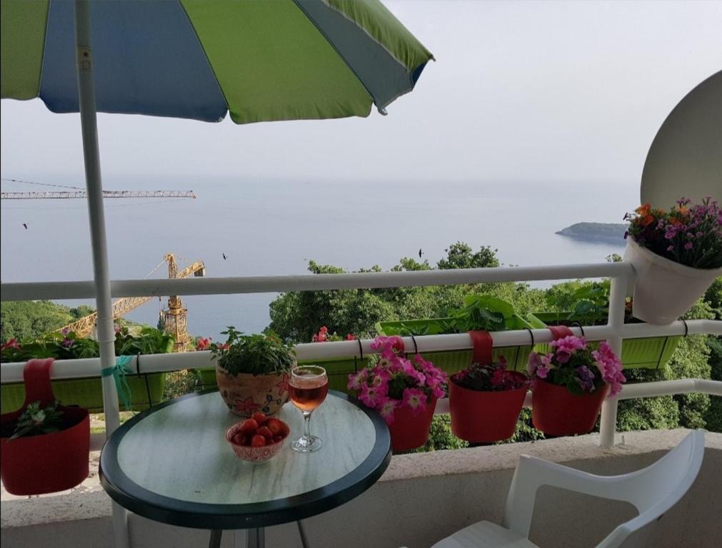 The rising sun-Stylish Sea View Apartment — photo 1