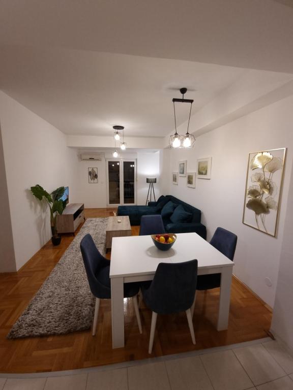 Big apartment photo 2
