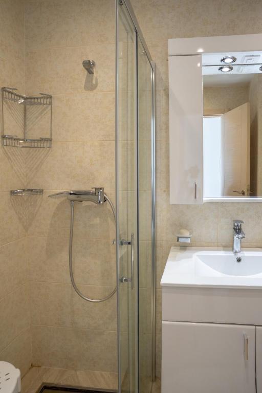 Whispering pines apartment photo 3