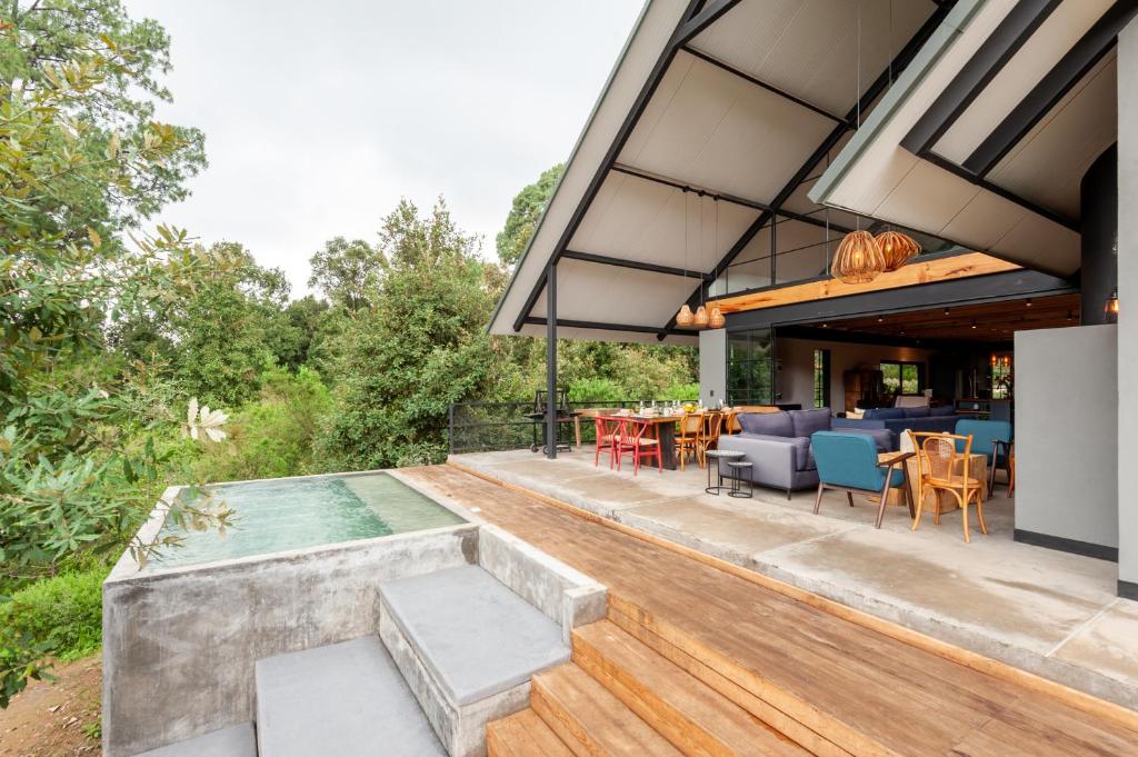 San Simon Retreat with Private Garden and Mountain Views — photo 1