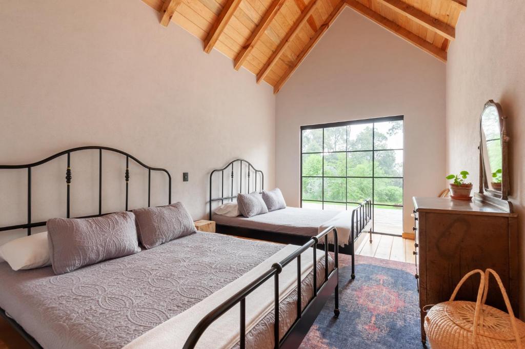 San Simon Retreat with Private Garden and Mountain Views photo 2