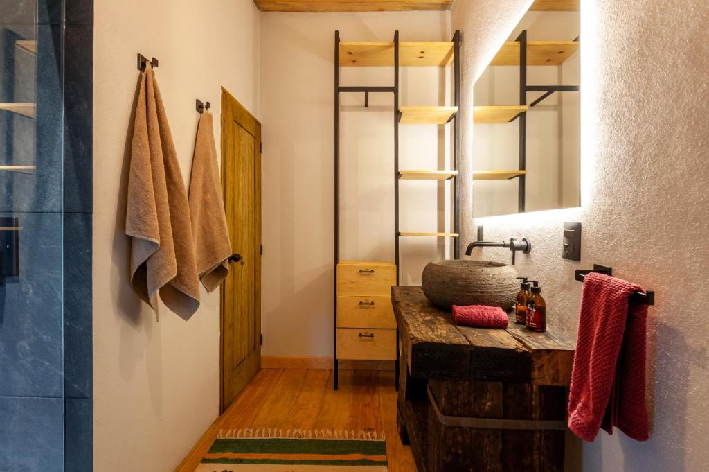 San Simon Retreat with Private Garden and Mountain Views photo 3