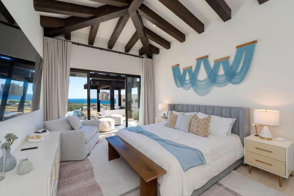 Luxury Villa with Infinity Pool and Ocean View photo 2