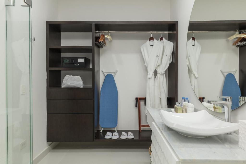 Serenity Hotel Boutique By Alsol photo 3