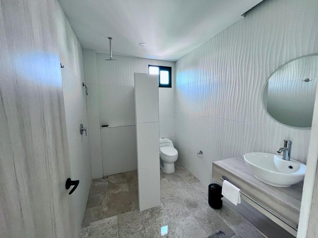 1 Bd Apt top Location! Gym photo 2