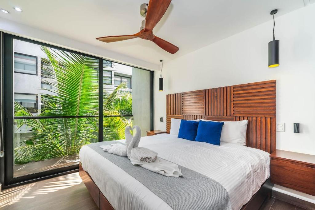 1 BD Luxury Suite with Balcony in trendy La Veleta photo 2