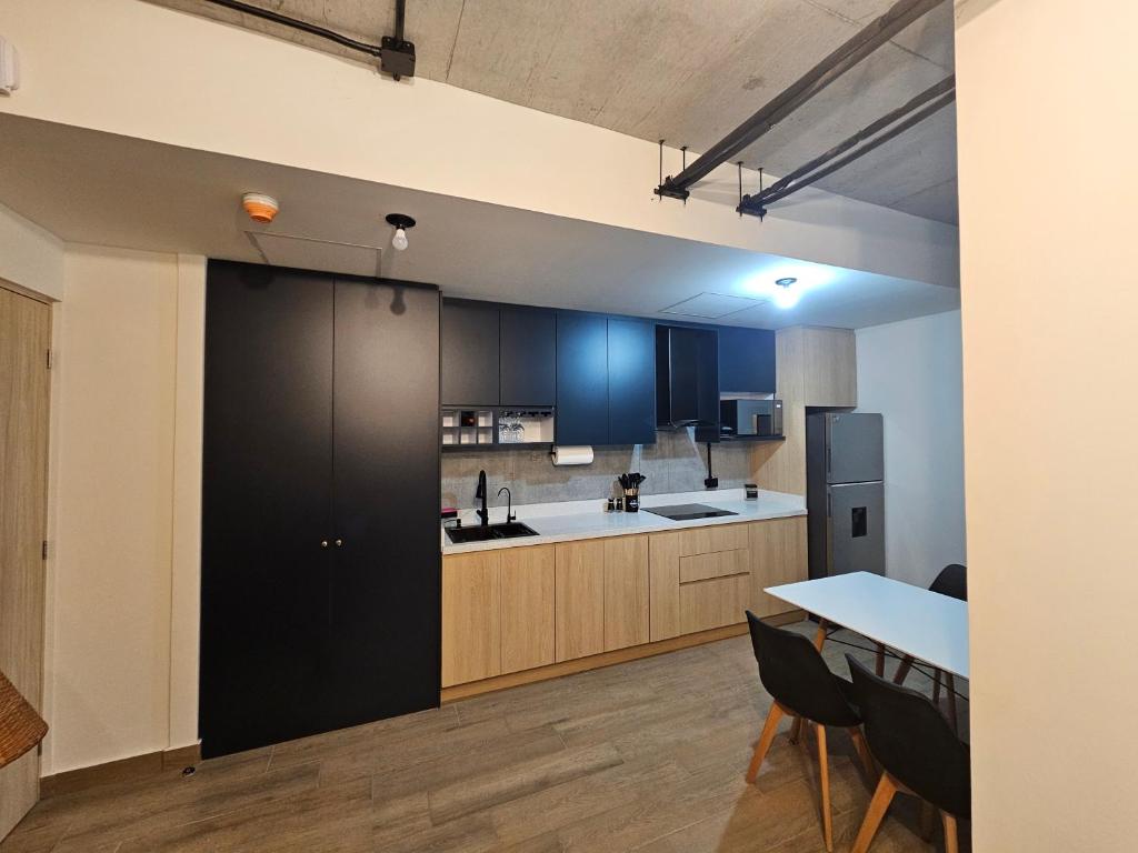 1609 Barrio W photo 3