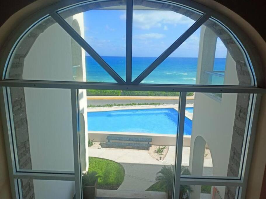SEA-FRONT VILLA — photo 1