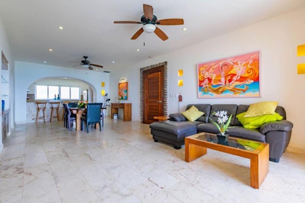 SEA-FRONT VILLA photo 3