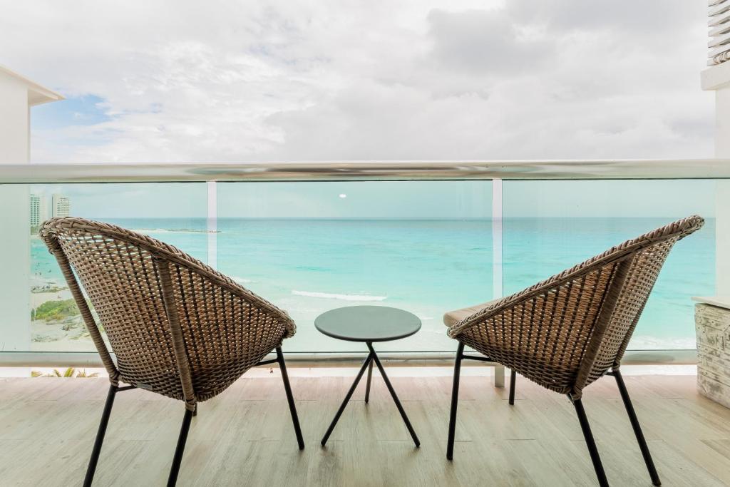 The Ocean Vibes Suites by Casa Paraiso photo 3
