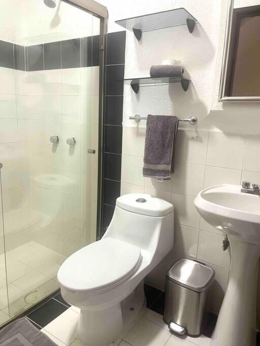 Deco 6 Downtown 3 bed apartment photo 3