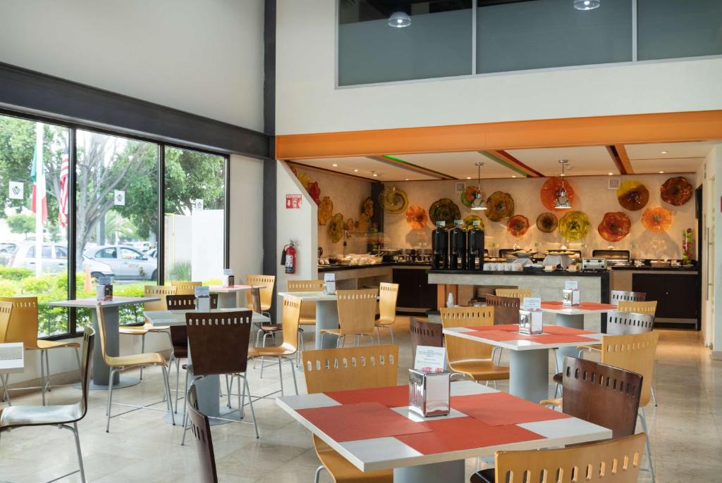 Wyndham Garden Guadalajara Expo Plaza del Sol photo 3